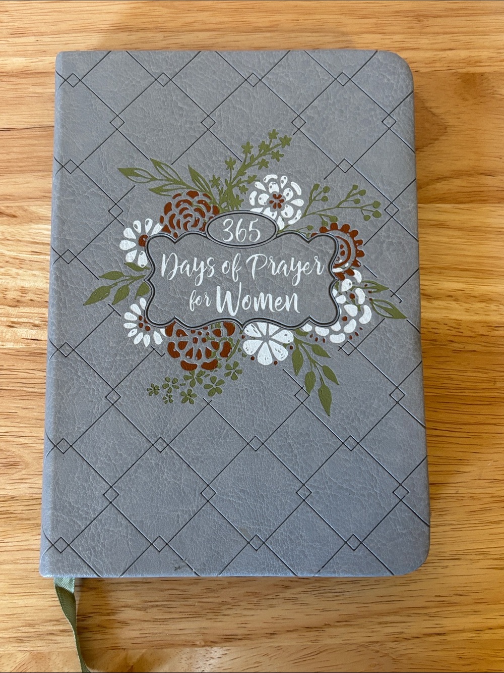 365 Days of Prayer for Women Guided Devotional - Gray Faux Leather